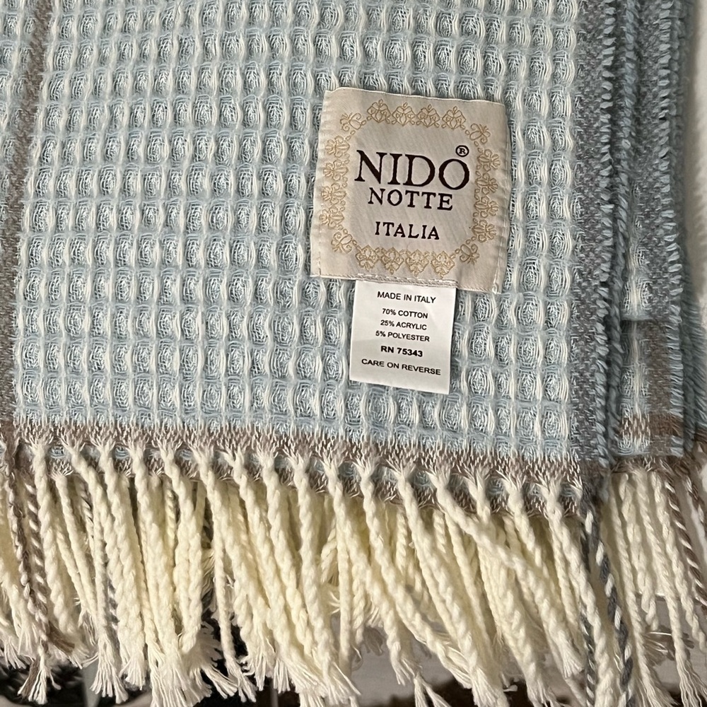 Nido Notte Italian Waffle Weave Throw/Blanket 51”x60” EUC